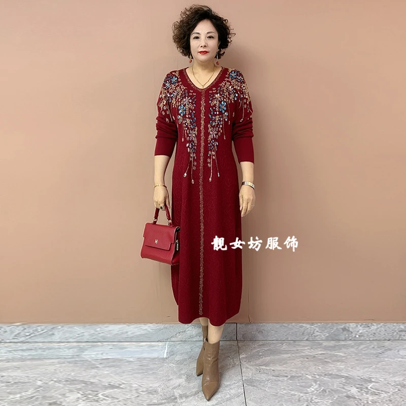 中年妈妈洋气重工烫钻针织连衣裙气质V领时尚长款宽松大码打底裙