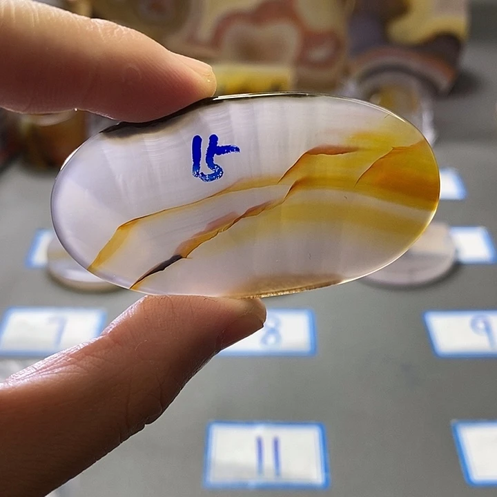 苏***堤玛瑙/玉髓未镶嵌珠宝半成品