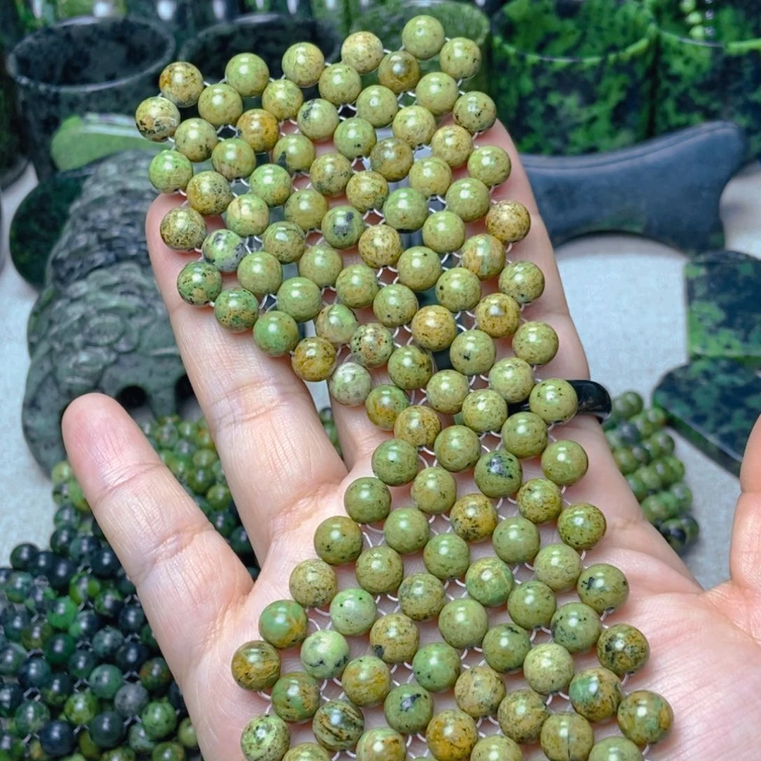 蛇纹石玉眼罩未镶嵌i***.偶有微瑕