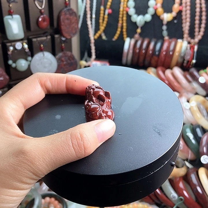 梦***海石英质玉未镶嵌颈饰