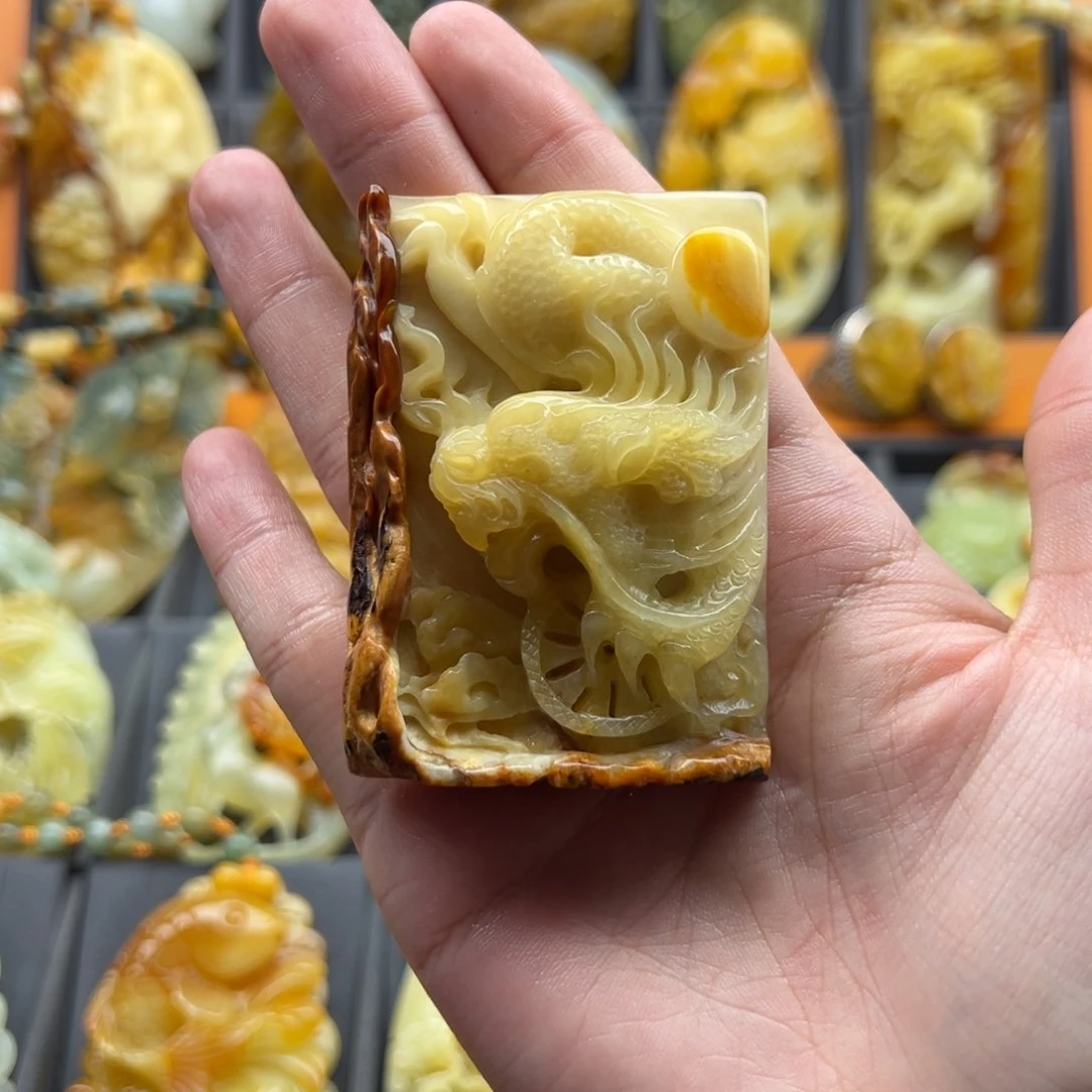 蛇纹石玉颈饰未镶嵌俞*浩