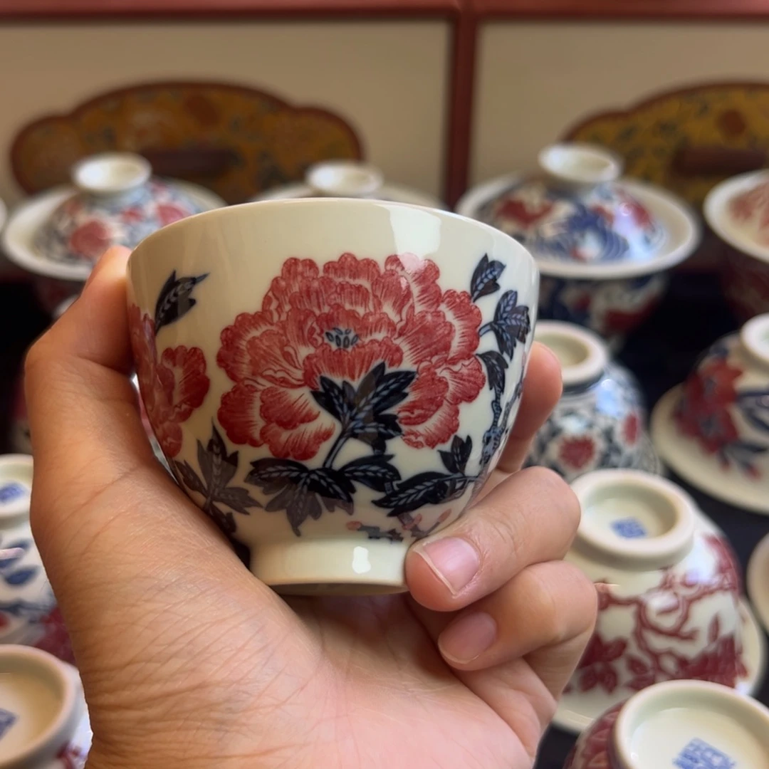 正绎堂釉里红牡丹