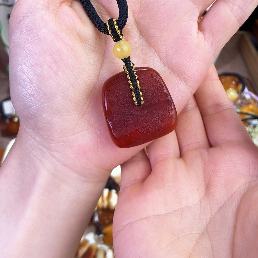 琥珀珠宝奇石未镶嵌，