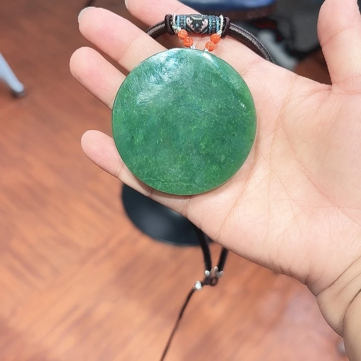 燕***子和田玉未镶嵌颈饰