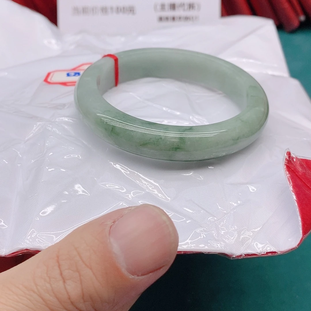 翡翠手镯未镶嵌s****n8333333333