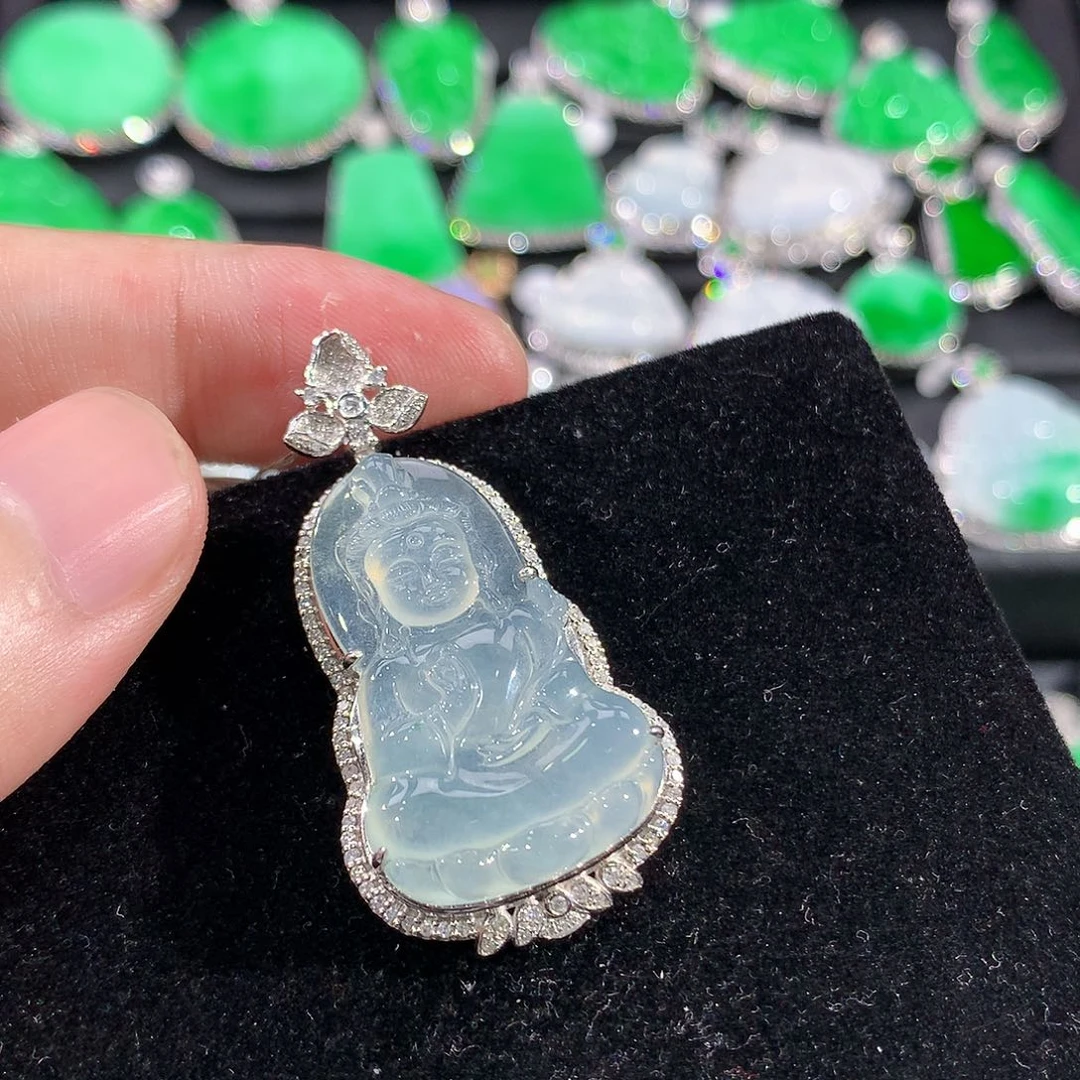 翡翠18K金镶嵌颈饰