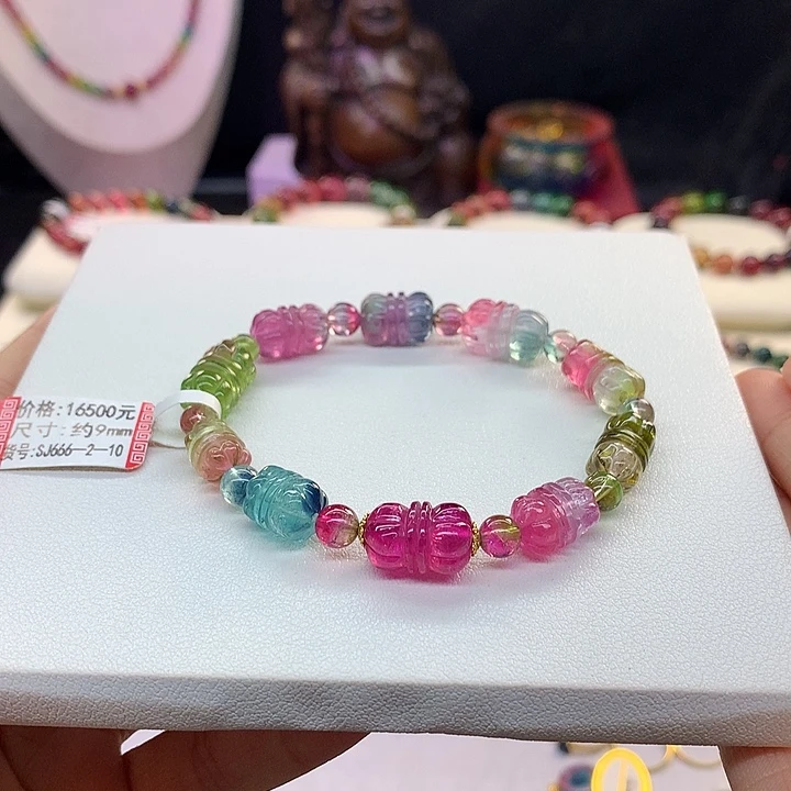 手链未镶嵌碧玺雕刻件桶珠/9。