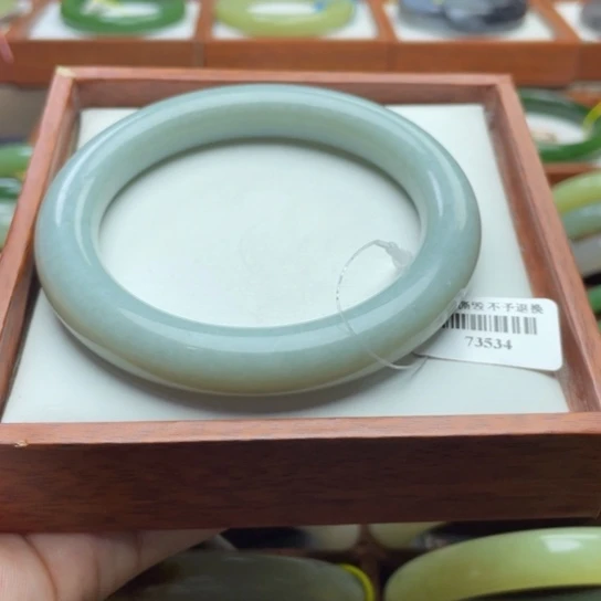 【闪购商品】和田玉手镯未镶嵌59