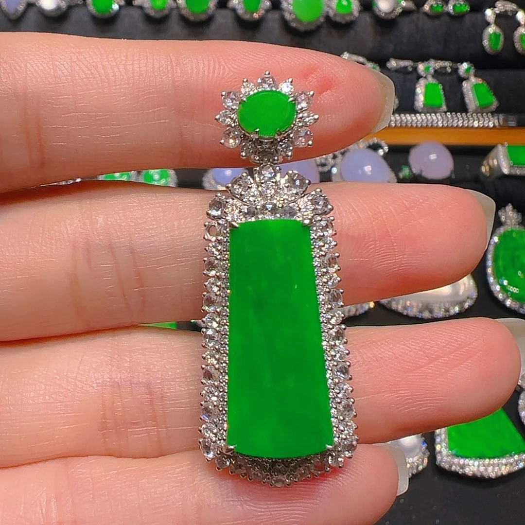 翡翠18K金镶嵌颈饰吊坠