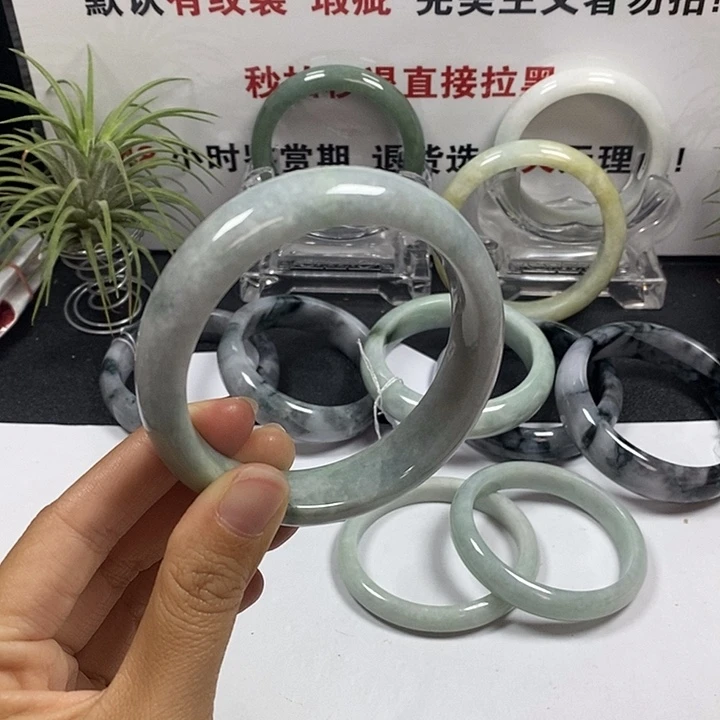未镶嵌手镯翡翠49号。 58.9圈