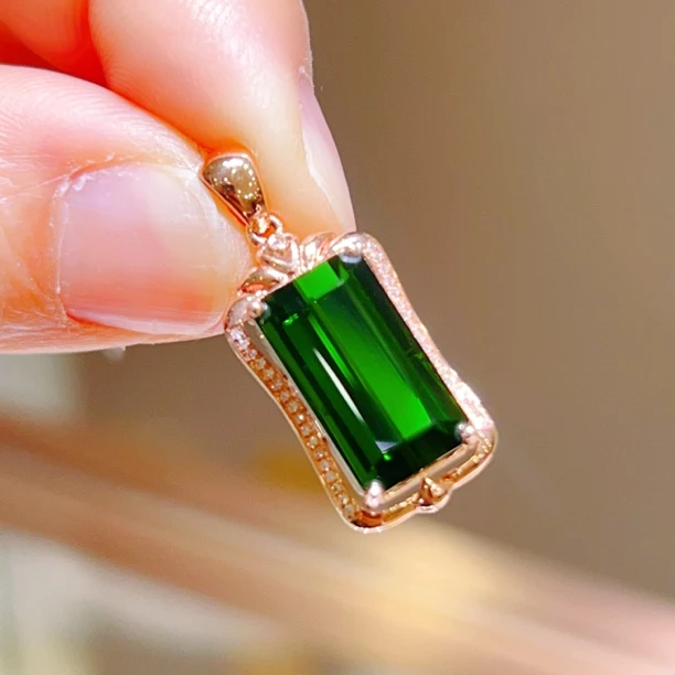 7.74ct 18k玫瑰金镶嵌碧玺吊坠 6600