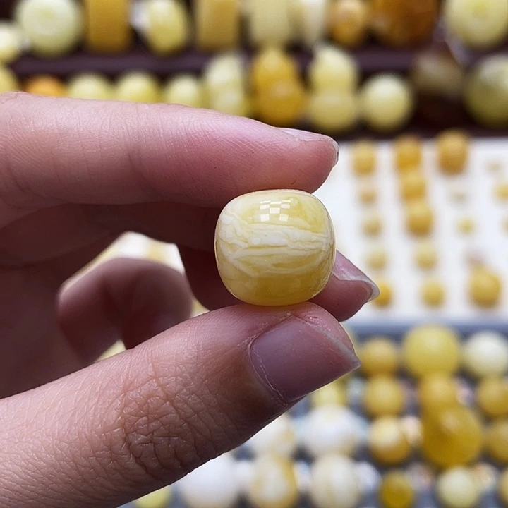 琥珀未镶嵌裸石14.1*13.2mm瑕