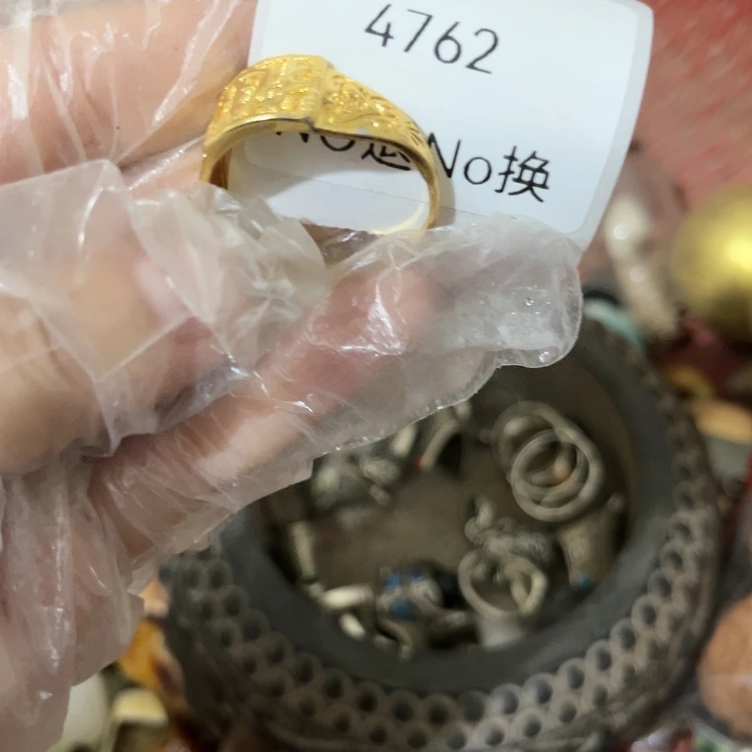 谦***.老挝石4762号工艺品