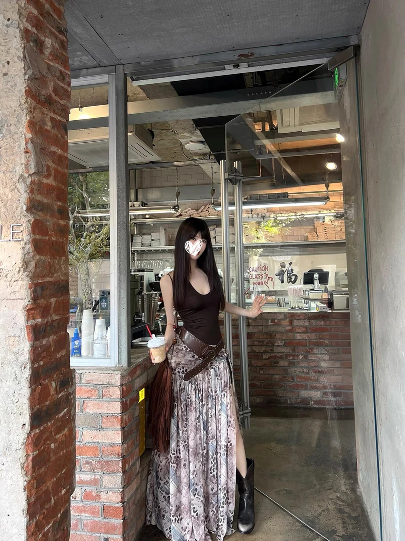 2025高腰显瘦褶皱拼接设计感豹纹挂脖长款连衣裙女Q253