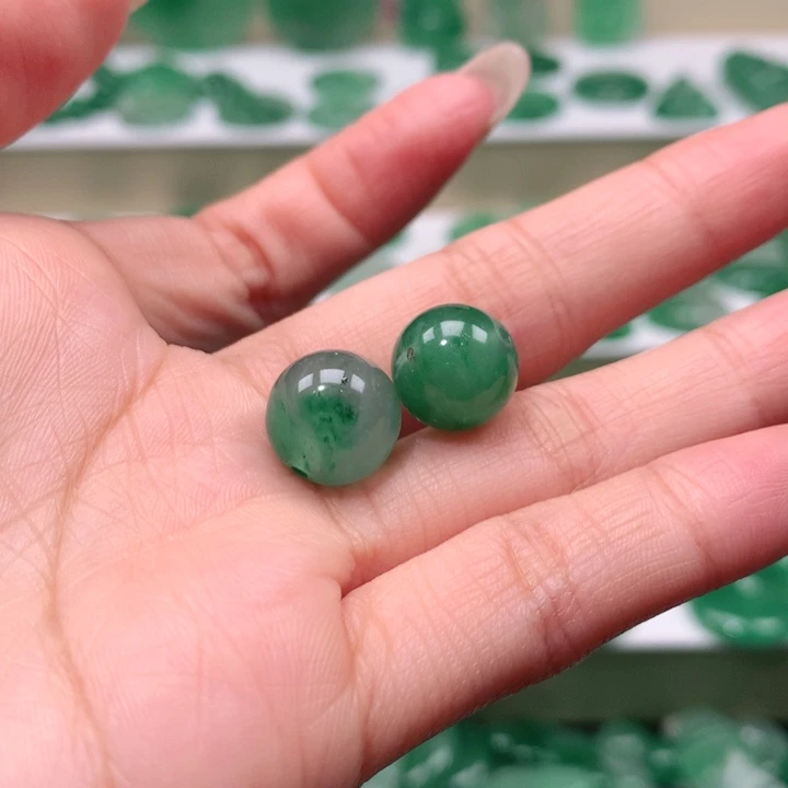 颈饰未镶嵌石英质玉好**体
