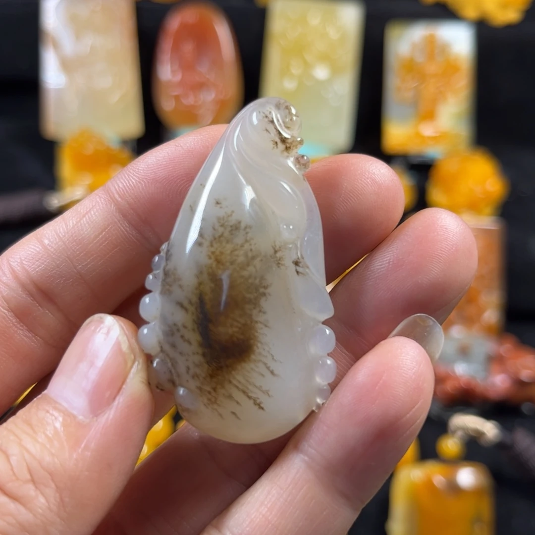 石英质玉（黄龙玉）未镶嵌颈饰