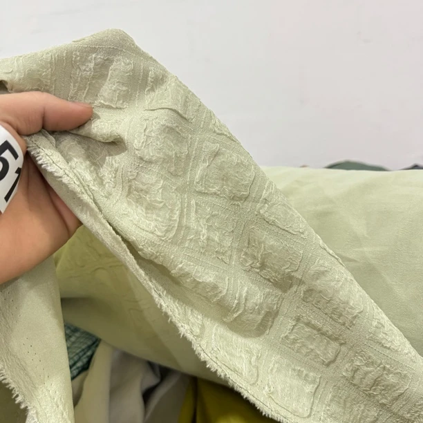 51 浅抹茶色纯色梳梳格子图案时装面料 春季 连衣裙面料5米价