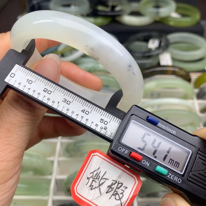 蛇纹石玉未镶嵌手镯755