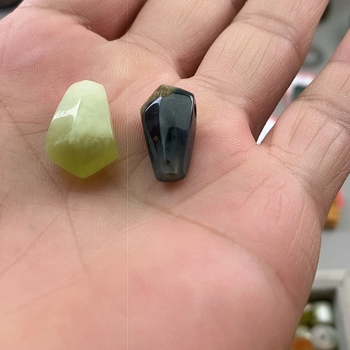 如***果未镶嵌蛇纹石玉文玩配饰百搭款式