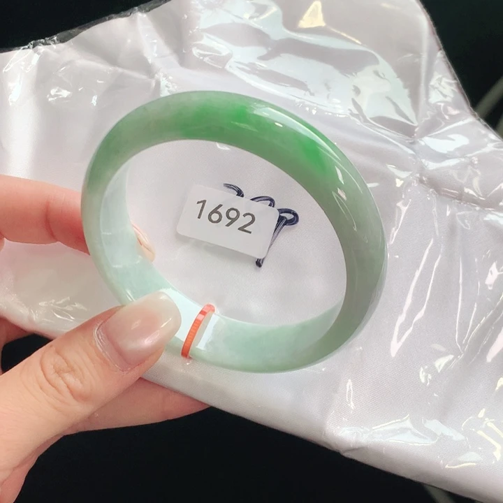 翡翠手镯未镶嵌天然翡翠手镯01