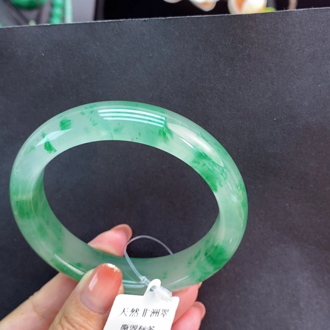 熊***猫石英质玉手镯未镶嵌