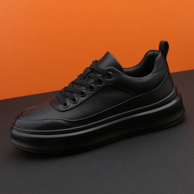 2025新款真皮透气男鞋纯黑休闲皮鞋男黑色潮流百搭板鞋厚底小黑鞋