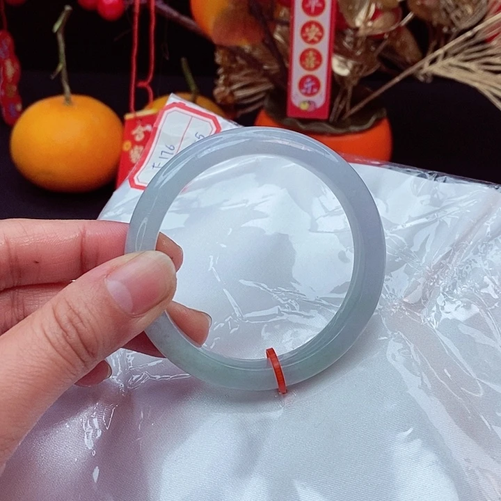 翡翠手镯未镶嵌55圈
