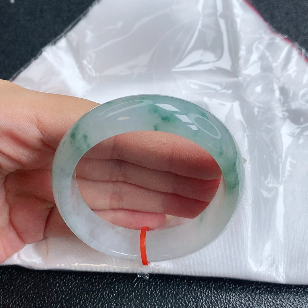 【闪购商品】未镶嵌手镯（贵妃镯）翡翠，57