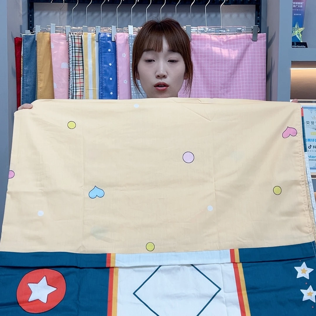 厚款黄点米奇。