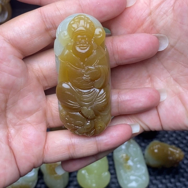 和田玉未镶嵌颈饰幕**⁷