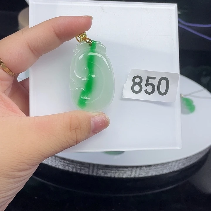 翡翠未镶嵌颈饰赠链