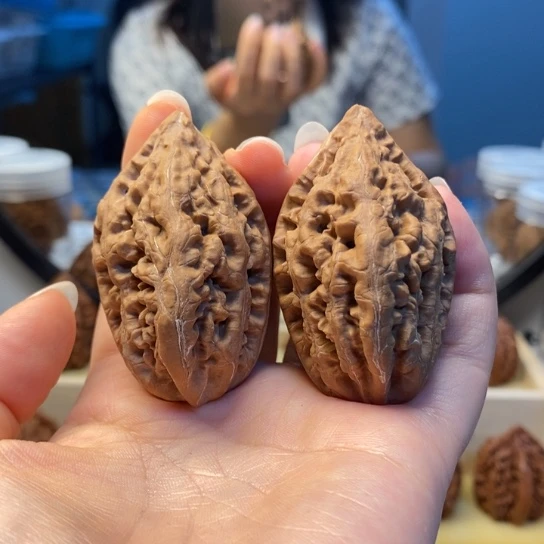 桃核把件东北秋子36