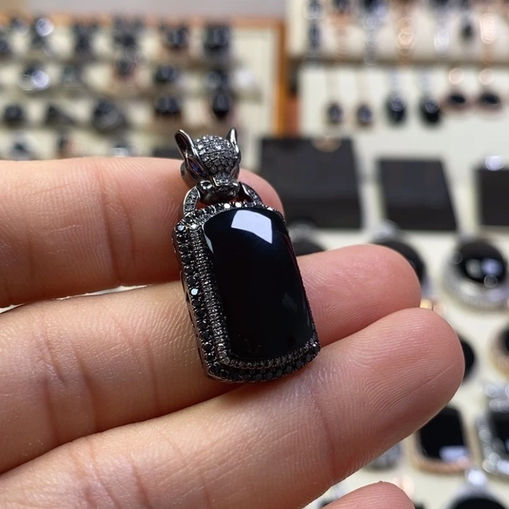 翡翠18K金镶嵌颈饰缅甸天然翡翠墨翠