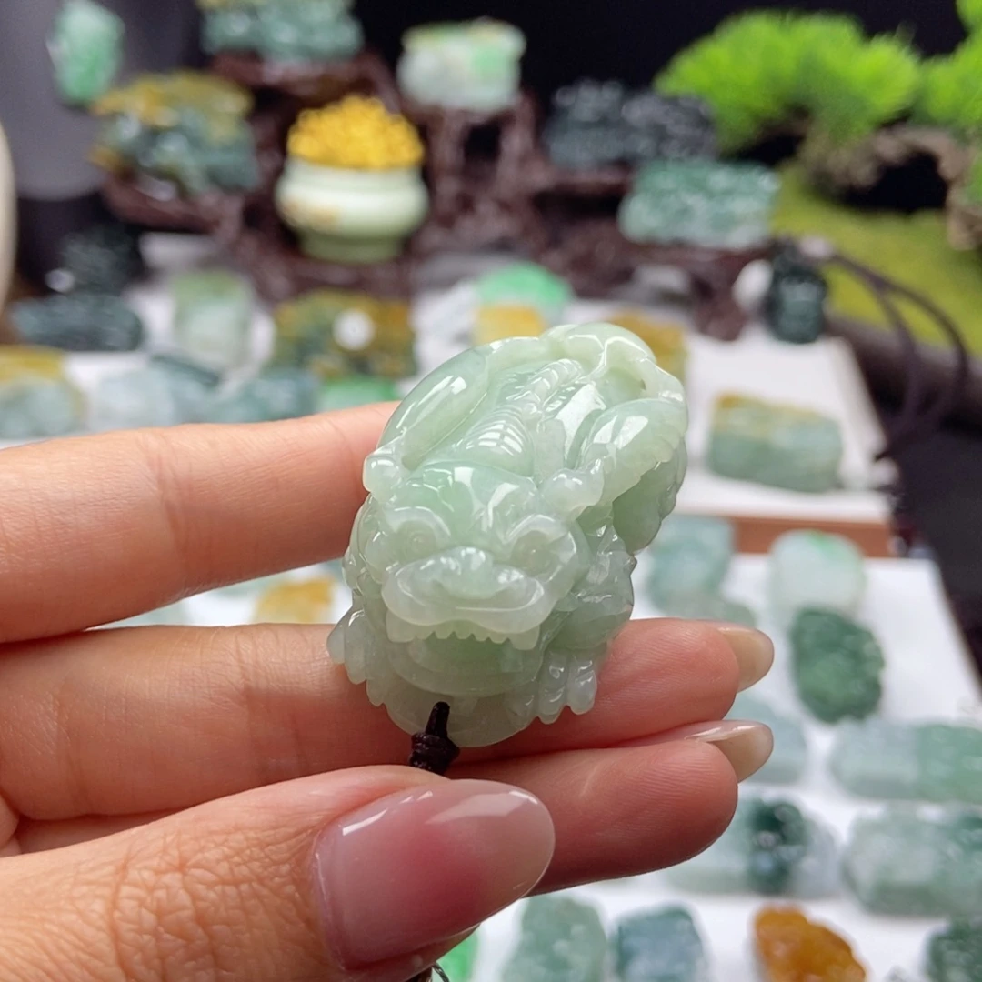 翡翠未镶嵌颈饰A18 葡萄肉飞天貔貅