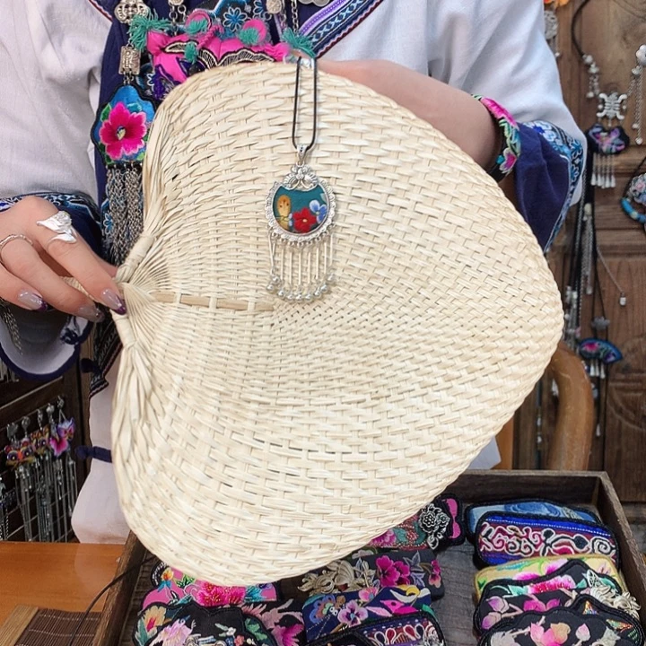 花岗石铁合金吊坠