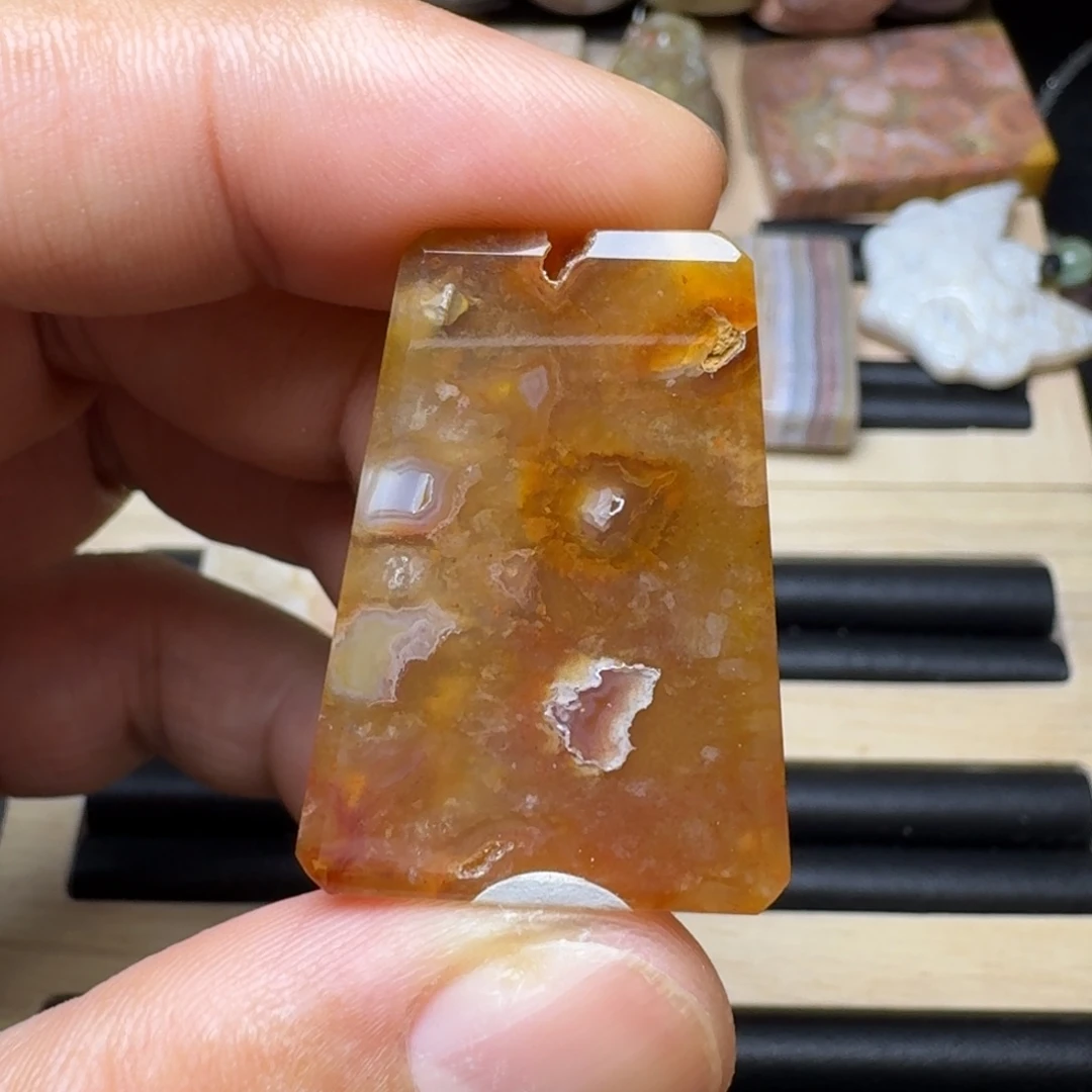 未镶嵌纯天然色有机玉石保真色石英质玉