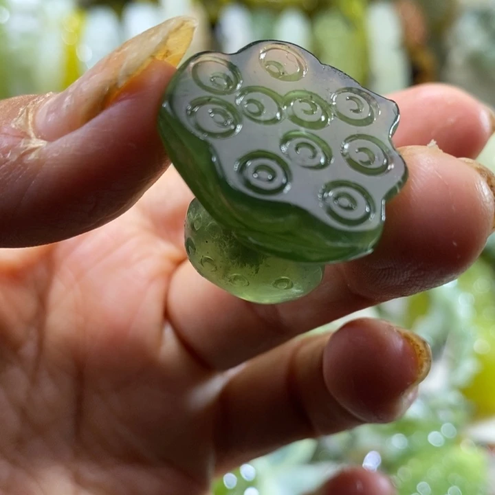 岫玉未镶嵌岫玉吊坠