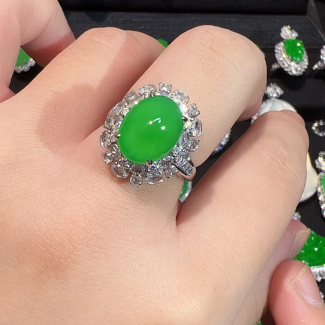 翡翠18K金镶嵌戒指蛋面