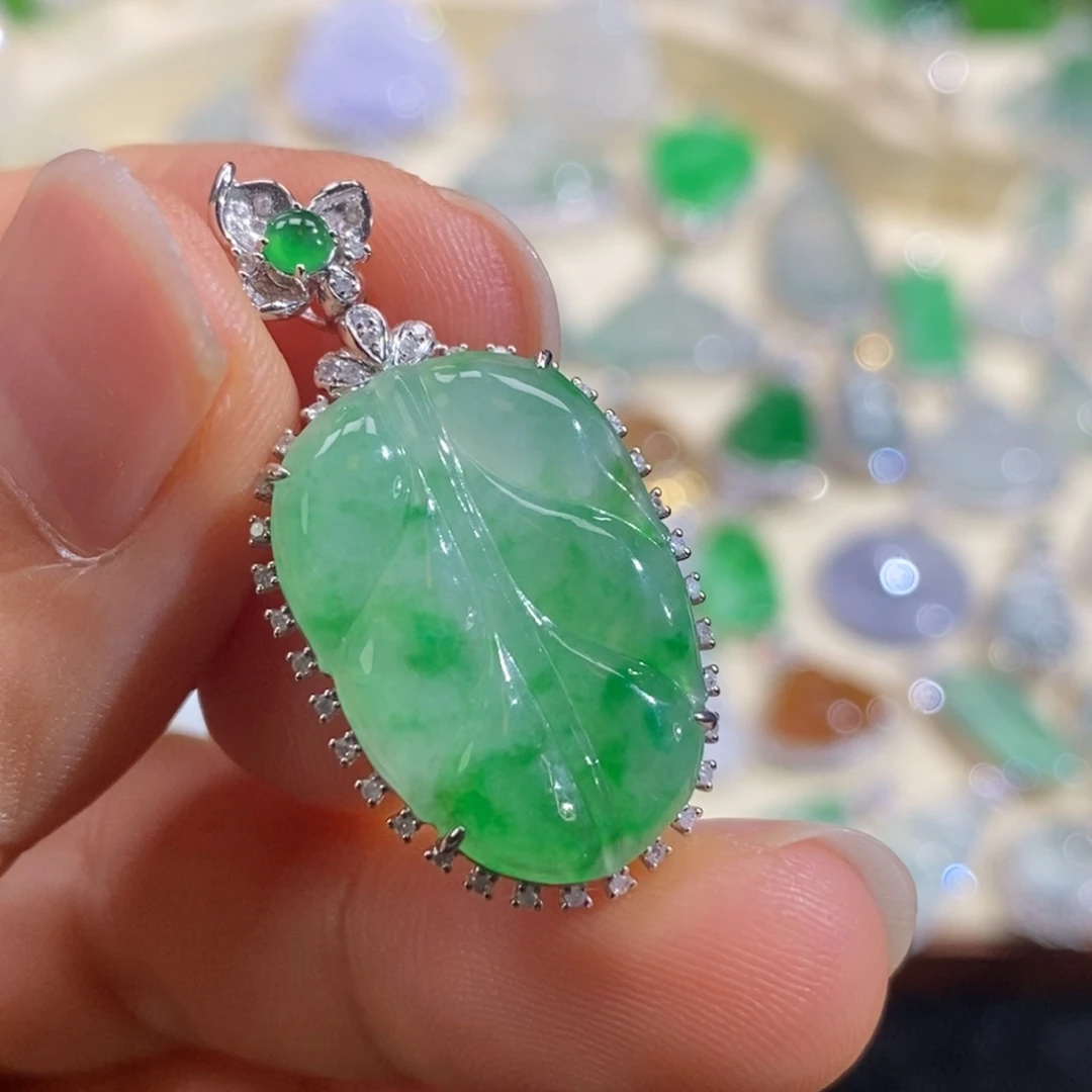 翡翠18K金镶嵌颈饰