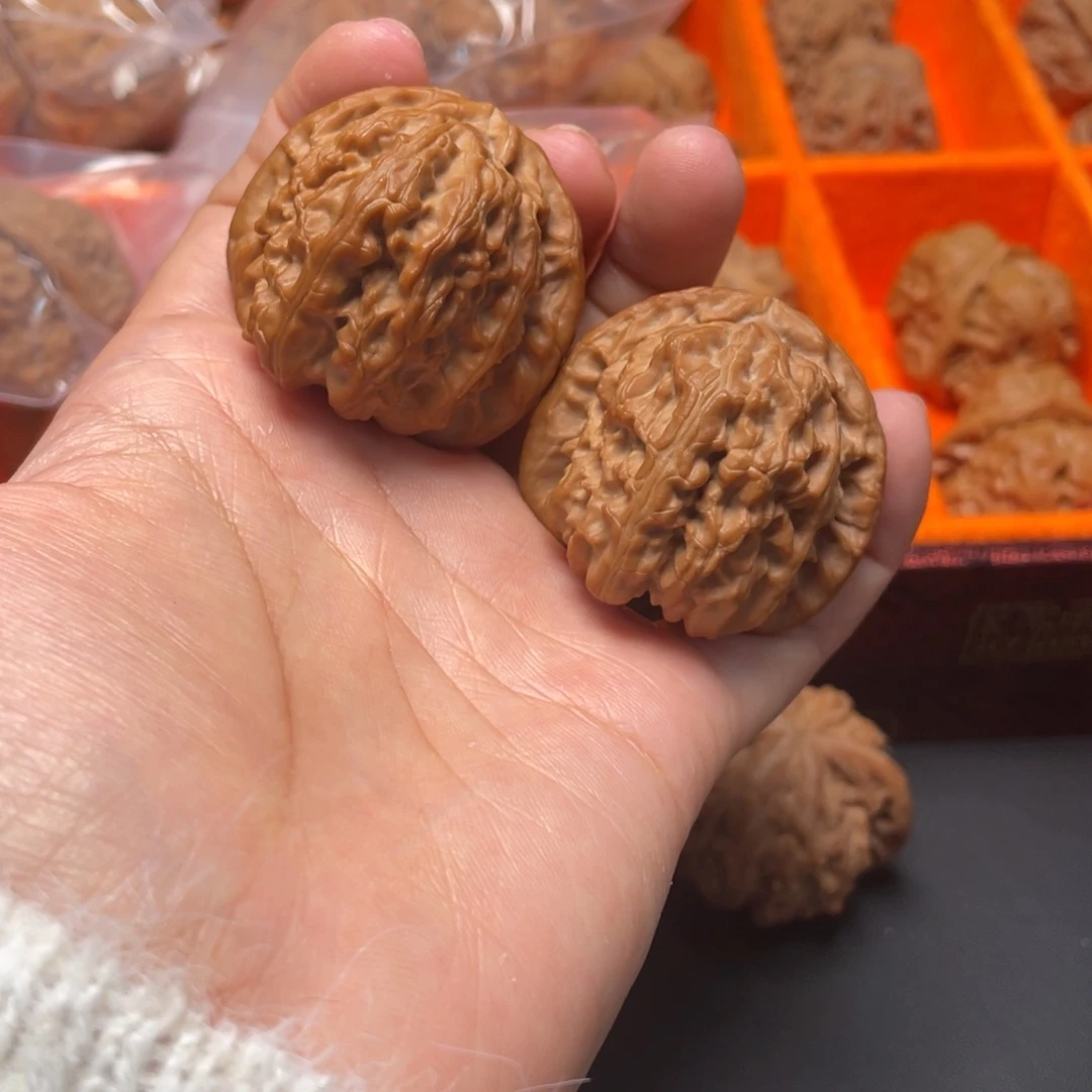 B***缺文玩核桃吊坠三角白42