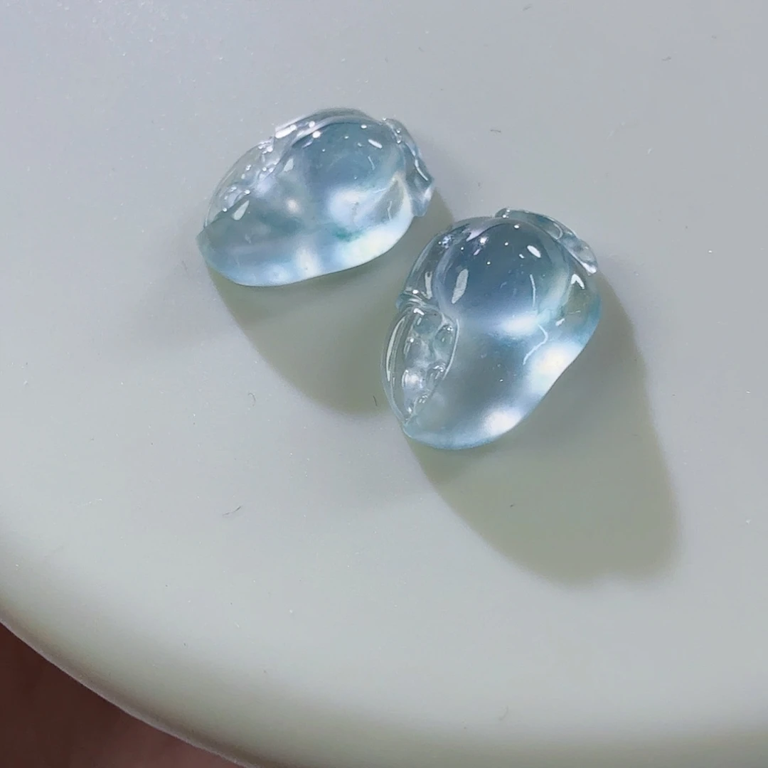 翡翠未镶嵌颈饰蟹钳一对