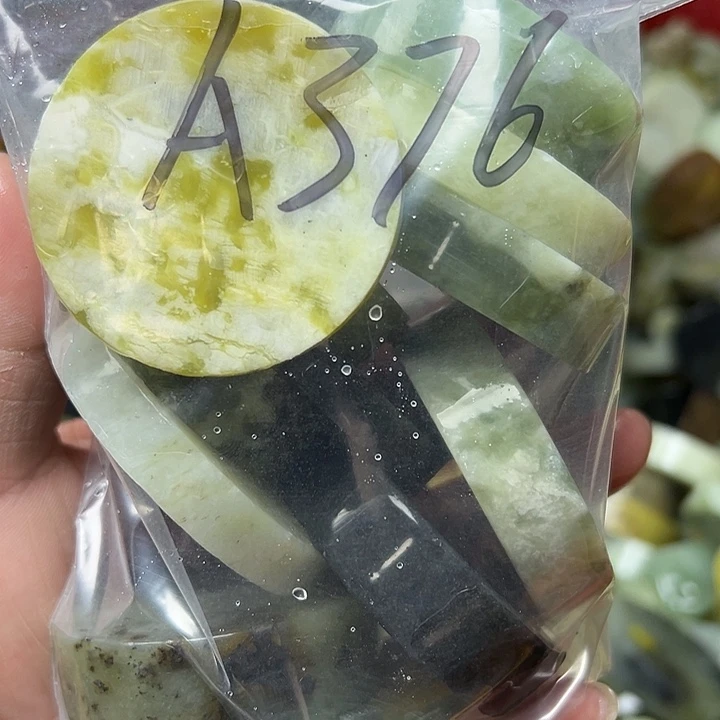 屿***间未镶嵌蛇纹石玉鱼缸石，盆景石