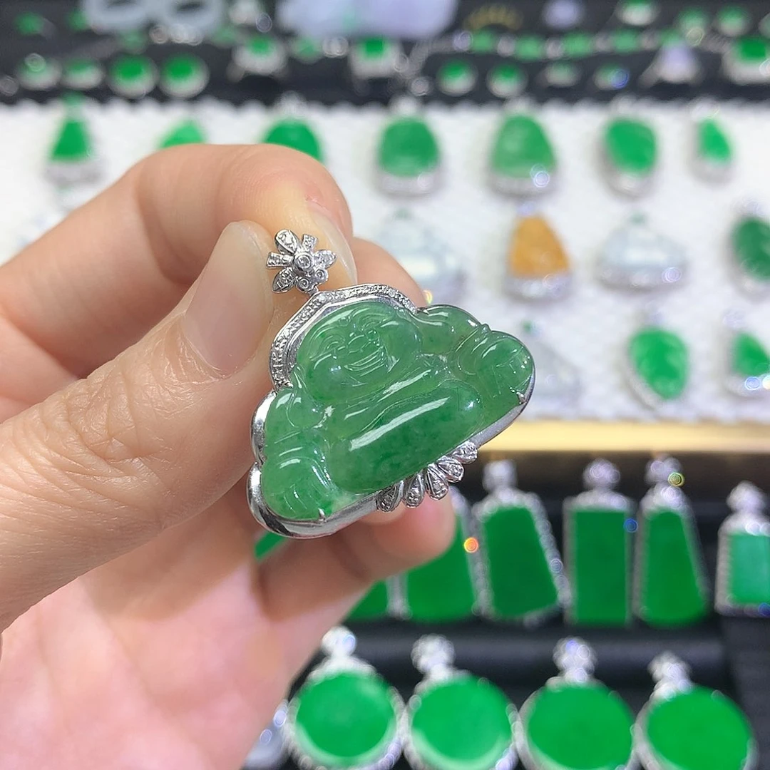 颈饰18K金镶嵌翡翠吊坠