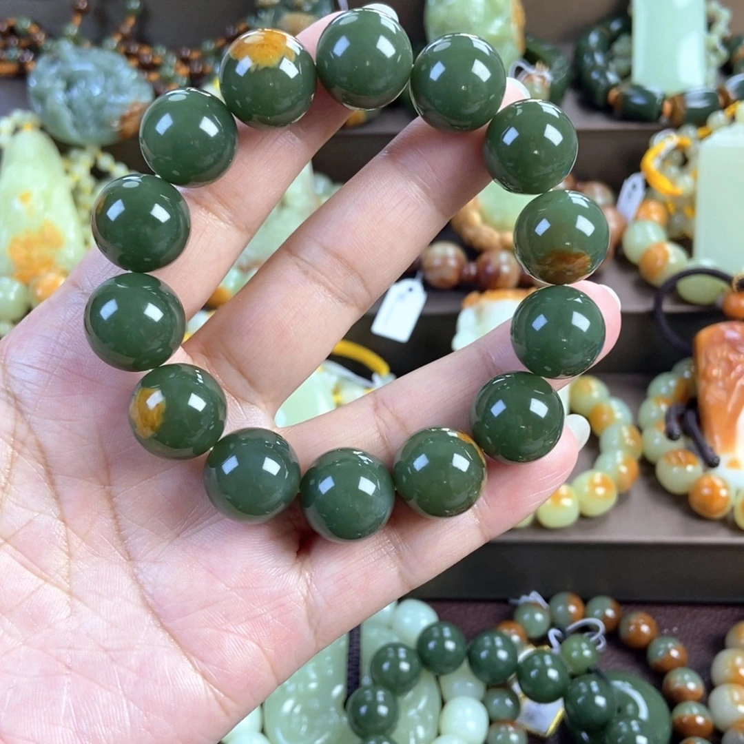 王***颢透闪石质玉未镶嵌手串