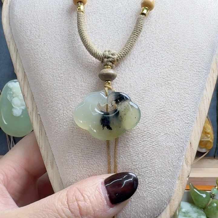 未镶嵌蛇纹石玉颈饰