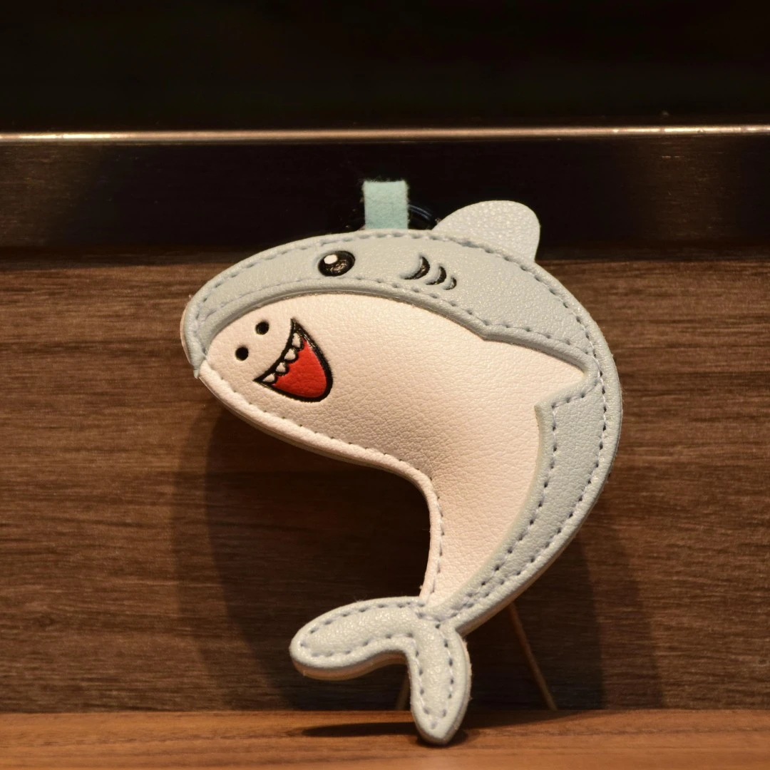 大峰皮堂复古狮子鲨鱼莎头卡通柴犬周边手工精致包挂钥匙挂件