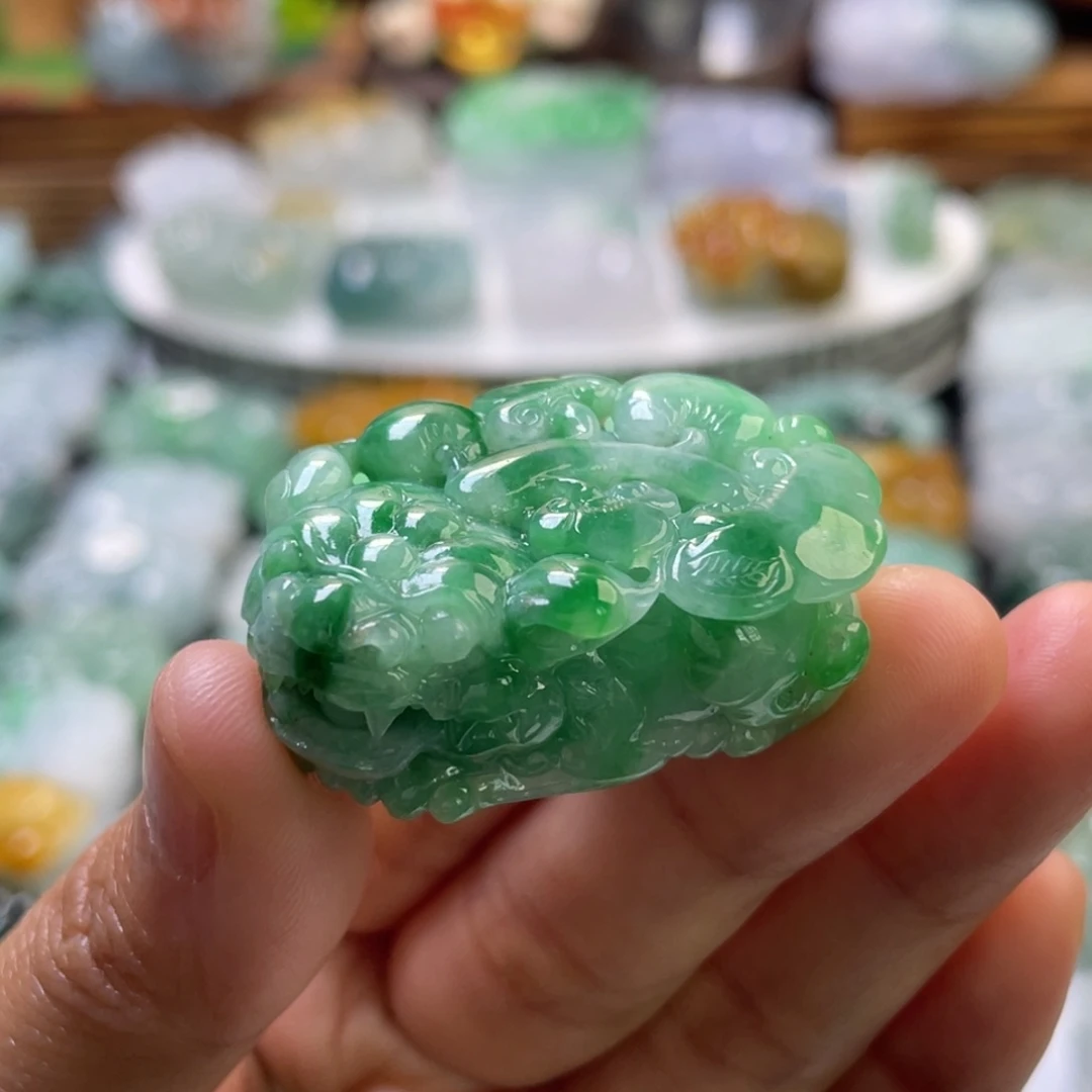 用***9翡翠未镶嵌颈饰貔貅