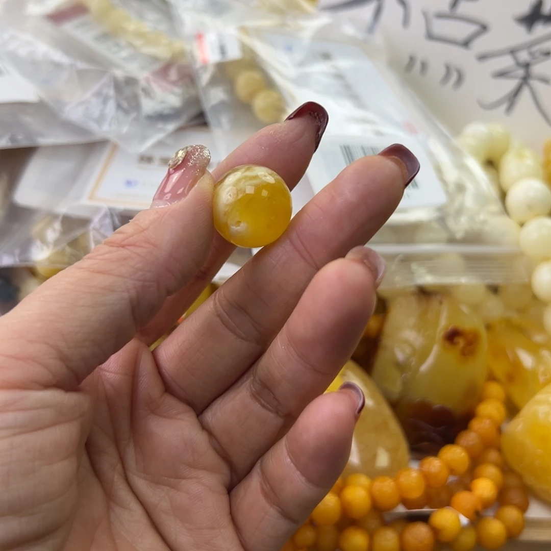 琥珀珠宝奇石未镶嵌