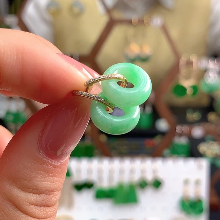 翡翠18K金镶嵌耳饰