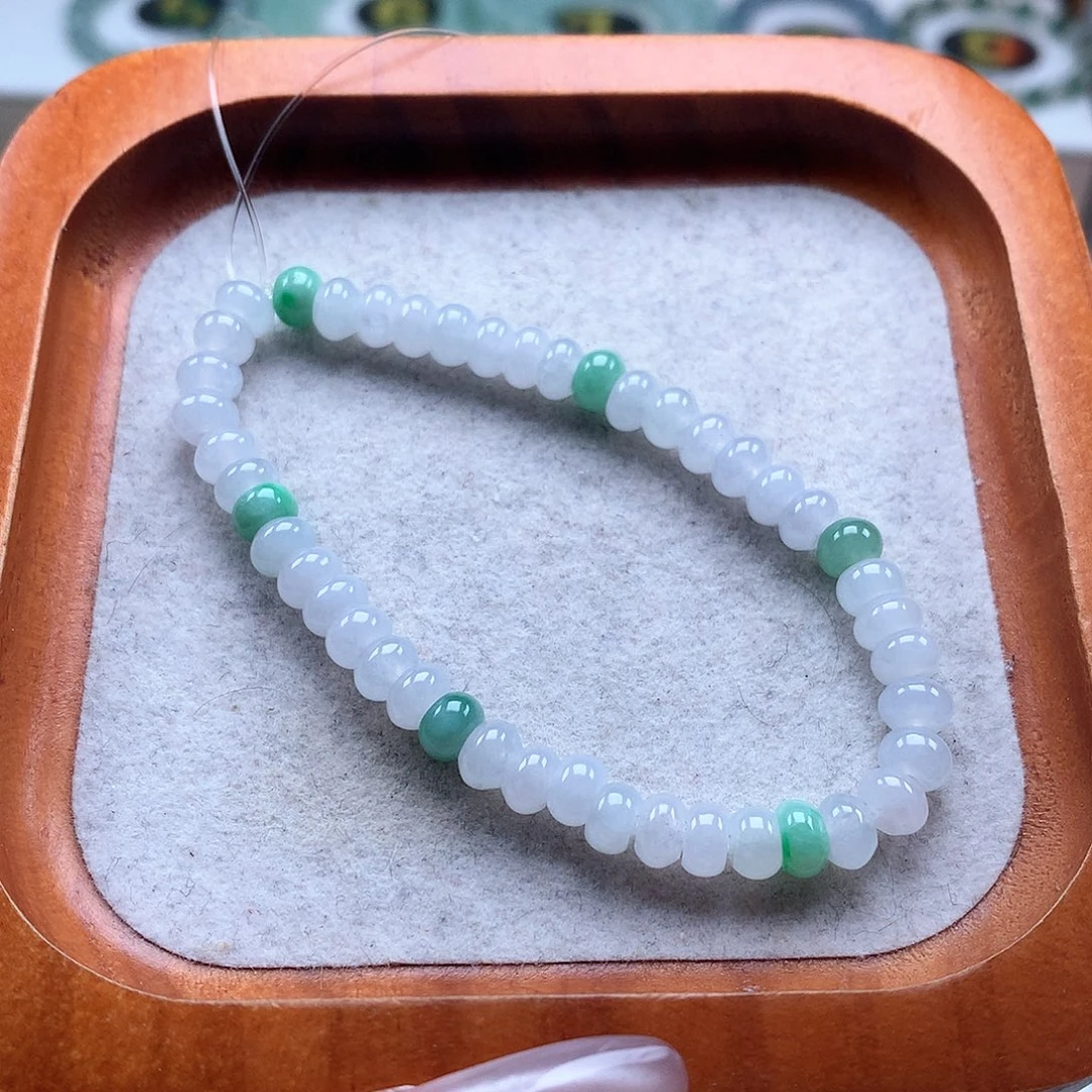 翡翠未镶嵌手串双色5.6